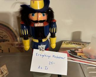 #162	Erzgebirge Musketeer - AS IS  (chip on hat)	 $25.00 		 	
