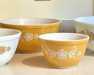 Pyrex Bowl Set