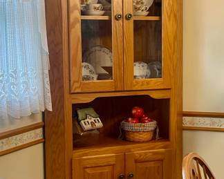 Corner Cabinet / Hutch