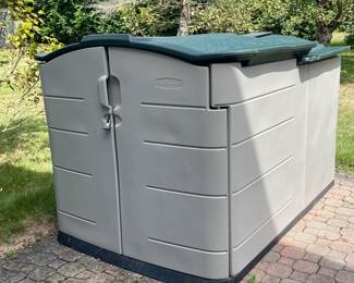 Rubbermaid Outdoor Resin Slide-Lid Shed