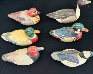 These guys are actually very tiny. Imagine the painter.