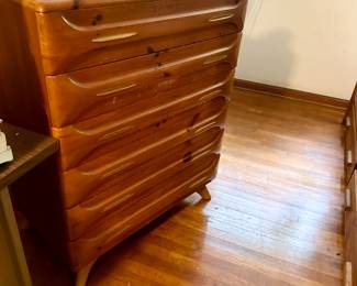 Franklin Shockey Sculptured Pine Chest
