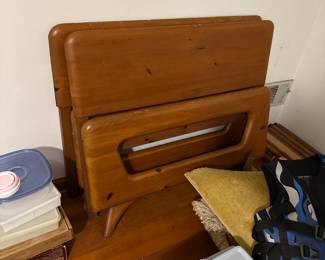 Franklin Shockey sculptured pine twin bed set