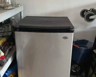 Sanyo Compact Refrigerator 