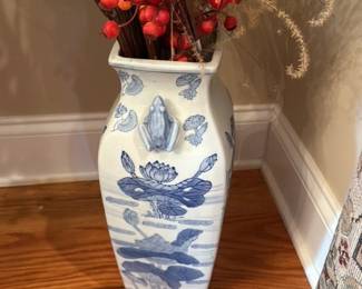 Blue and White Porcelain Vase with Frog Motif 