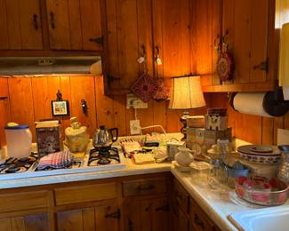 Miscellaneous kitchen items