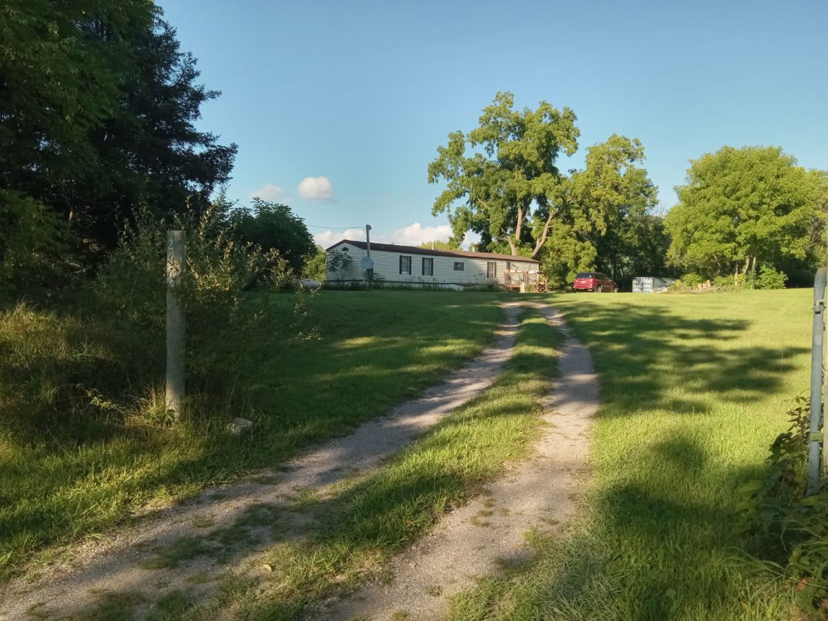 Driveway up to property.