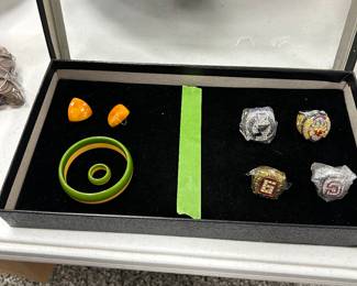 BAKELITE JEWELRY 