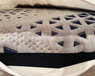 Hybrid mattress like new always in case since recent purchase