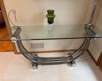 Elegant accent table