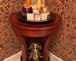 Accent table