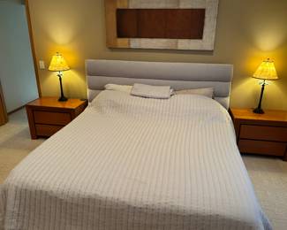 King bedroom set (only 1 nightstand) with new hybrid very comfortable mattress 