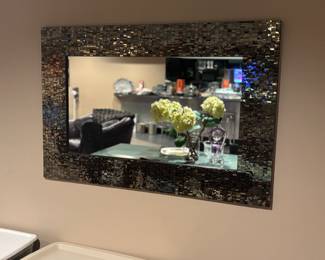 Elegant mirror