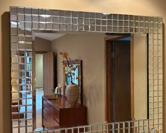 Elegant mirror