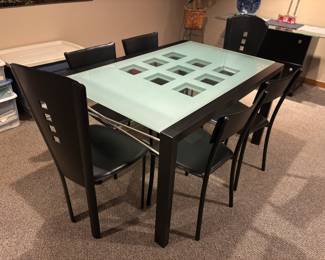 Extremely nice and handy expandable glass top table! Just slide it open! 