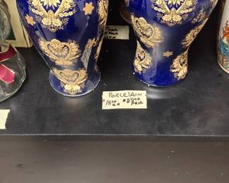 Pair of oriental vases. New. With original box.