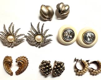 6 Pairs Vintage Clip-on Earrings, 1 By Monet
Lot #: 54