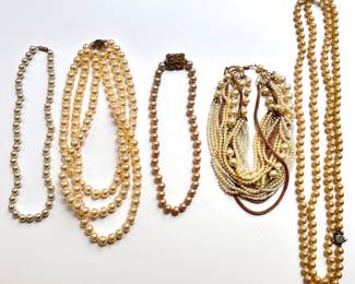 5 Vintage Faux Pearl Necklaces
Lot #: 20