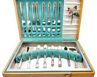 Vintage Oneida Silver Plate Cutlery, Complete Service For 4 In Original Box
Lot #: 41