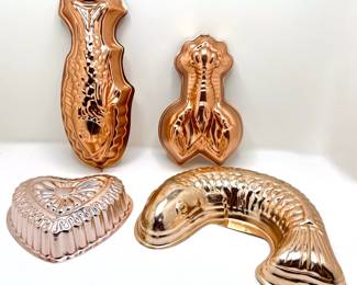 4 Vintage Copper Jello Molds Or Cake Pans With Hooks For Hanging: Fish & Heart
Lot #: 35