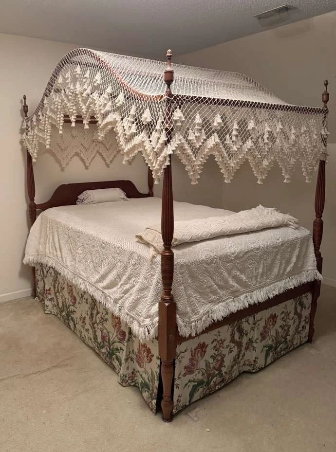  01 Absolutely Beautiful Canopy Bed