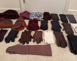 Womens Gloves, Size 6 