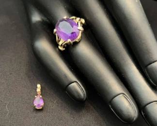 Beautiful Amethyst Set With Small Diamond 10kt Gold Ring