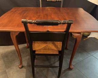Dining Room Table That Adjusts In Size Differently 