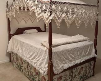 01 Absolutely Beautiful Canopy Bed