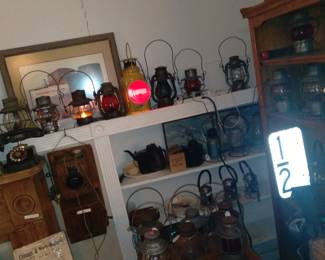 Lots of railroadania inc santa fe oak dispa tch phone plus several other old phones