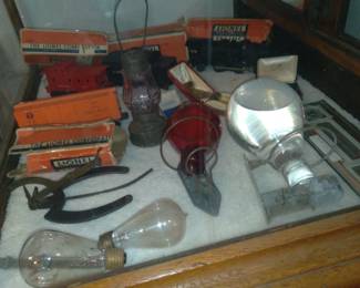 1960s Org boxed lionel complete train. Fire grenade extingusher
Ll looorg edison light bulbs