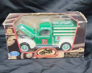 Die Cast 7up Ford Delivery Truck