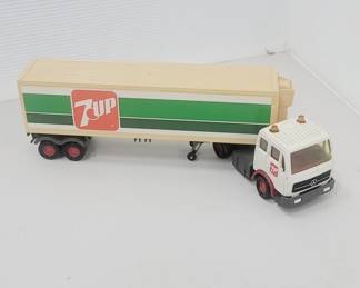 1985 Matchbox 7up Mercedes Delivery Truck