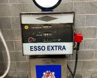 Gilbarco Model 164-014J-036 Esso Extra Gas Pump With Globe