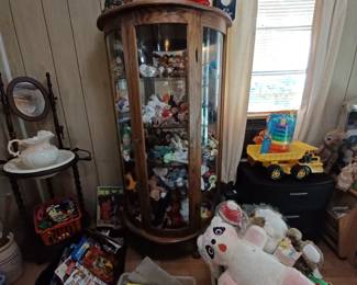Y'all see Teddy in the box on top of cabinet... he's hiding behind Elmo!