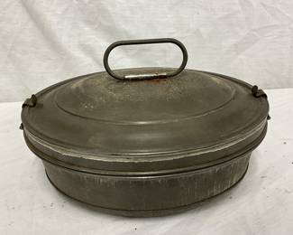 Oval Tin Cake Mold with Lid, 10in x 9in