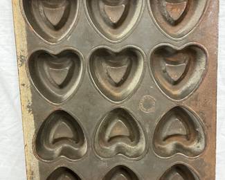 Tin Heart Cookie Sheet by Lockwood, 13in x 17in