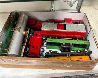 COLLECTION TRAIN CARS AND ASSESSORIES