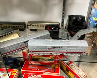 COLLECTION TRAIN CARS AND ASSESSORIES