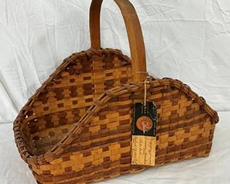 NICE INDIANS CRAFTED QUALLA BASKET