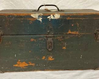 PRIM. TOOL BOX OLD GREEN PAINT