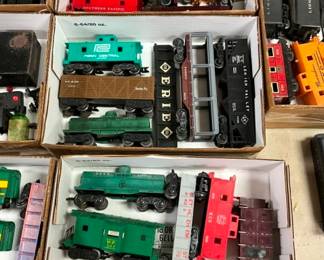 COLLECTION TRAIN CARS AND ASSESSORIES