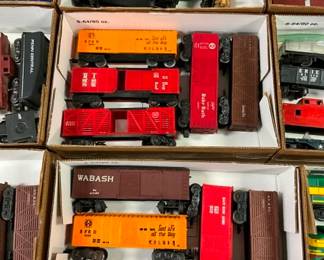 COLLECTION TRAIN CARS AND ASSESSORIES