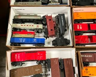 COLLECTION TRAIN CARS AND ASSESSORIES