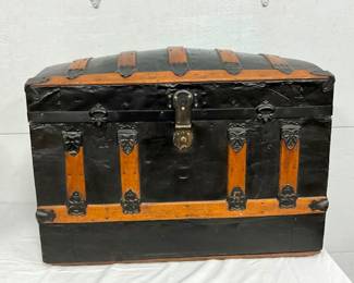 EARLY VINTAGE CAMEL BACK TRUNK