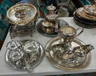 VARIOUS PIECES OF SILVERPLATE