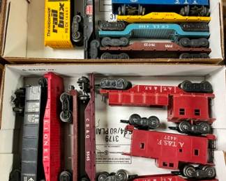 COLLECTION TRAIN CARS AND ASSESSORIES