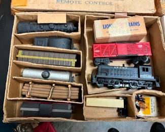 COLLECTION TRAIN CARS AND ASSESSORIES