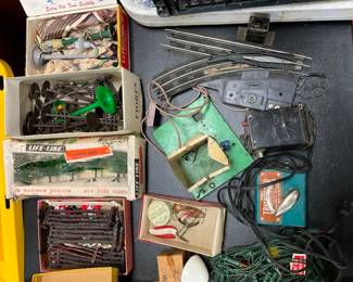 COLLECTION TRAIN CARS AND ASSESSORIES