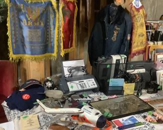 US Air Force jacket, Army pillow covers, United model plane, other models, vintage United picture